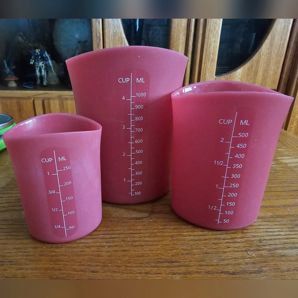 Set Of 3 Red Silicone Flexible StackableMeasuring Cups Curtis Stone Pre-Owned